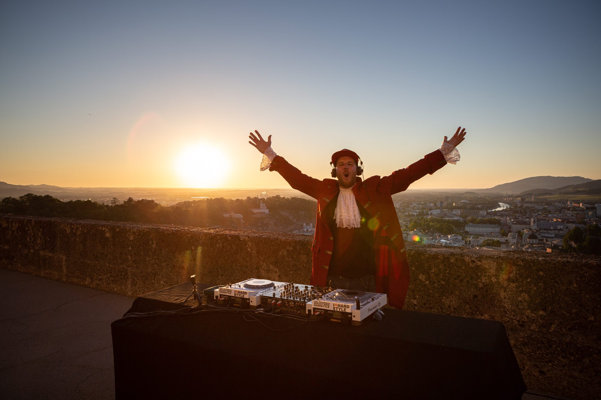 Hardstyle DJ Mozhart auf der Festung Hohensalzburg mit Kammermusik